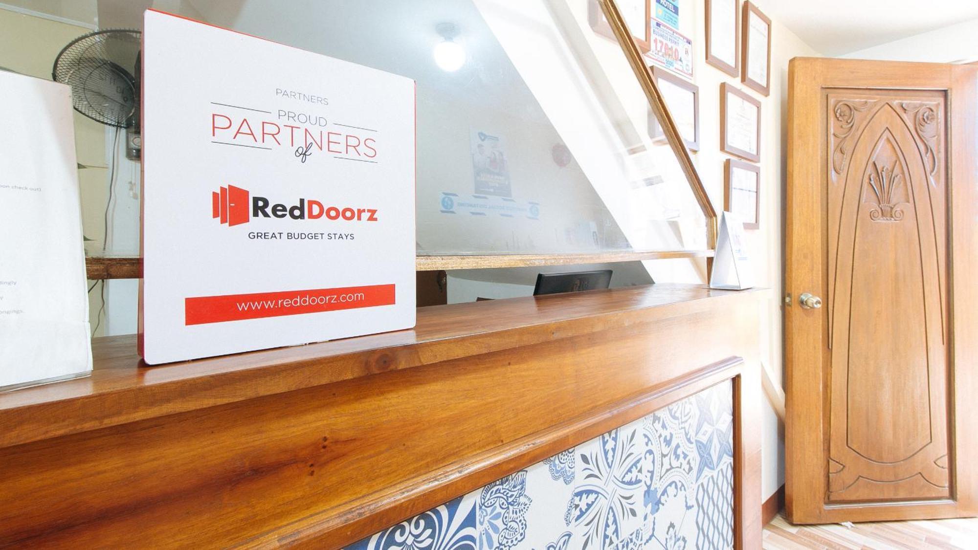 RedDoorz near PNR Espana Station Manila Exterior foto
